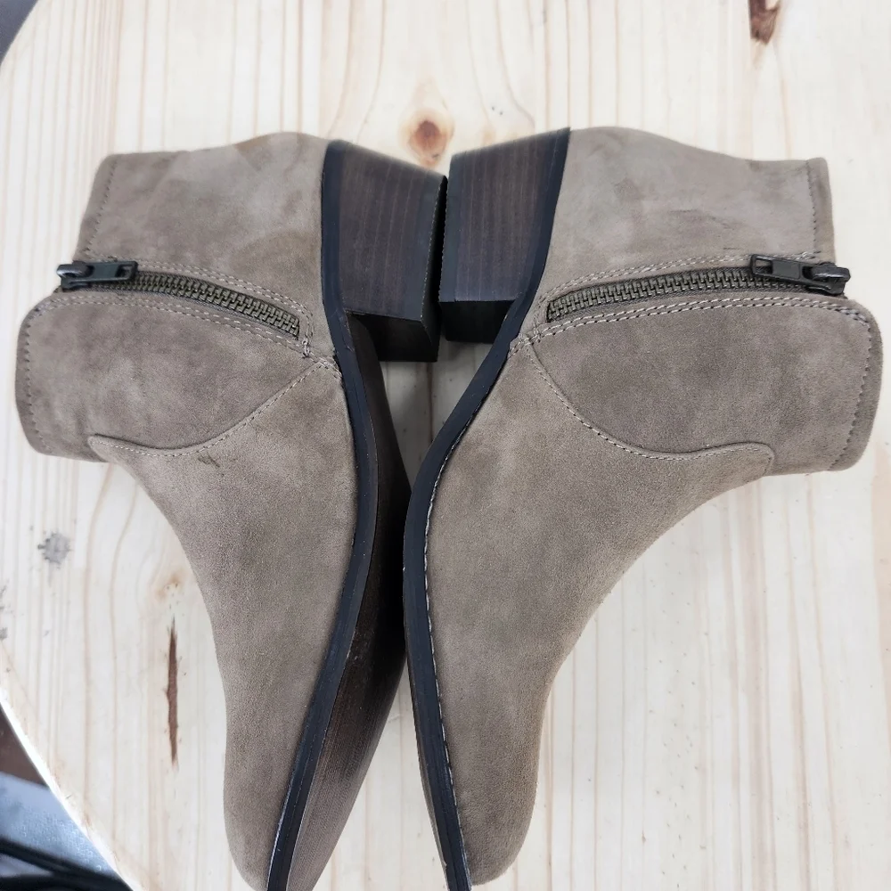 Steve Madden Prizzze Suede Ankle Block Heel Boots Taupe 7.5